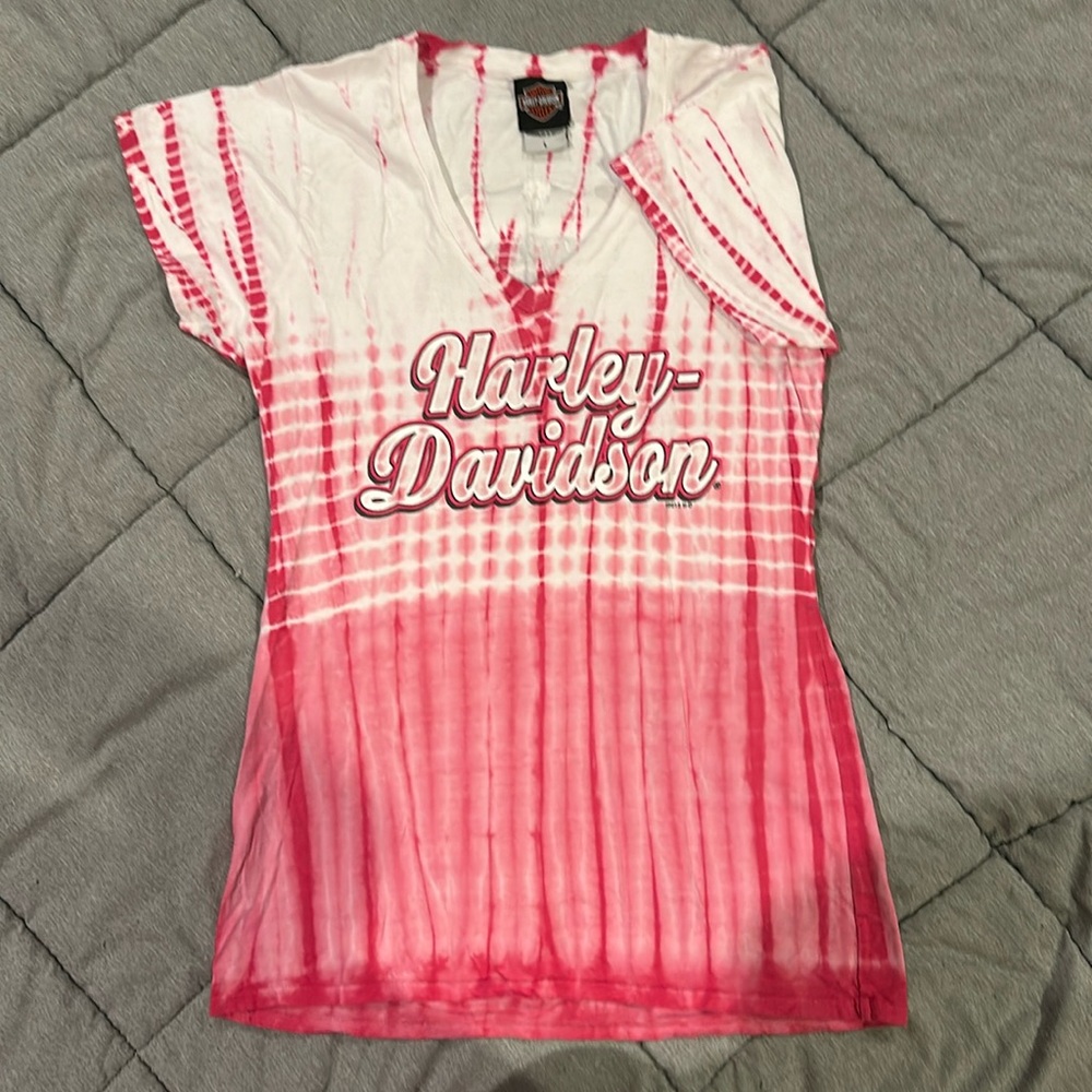 Harley Davidson shirt. Size L. White and pink.